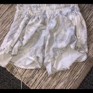 lululemon hotty hot shorts size 4